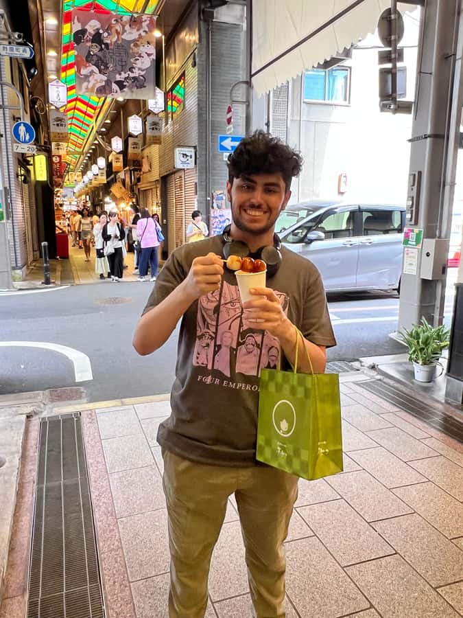 Kyoto: Nishiki Market Food Tour with Local Guide - Entering the five-block food corridor