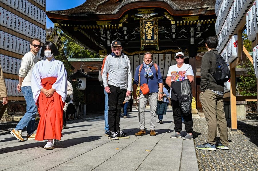 Kyoto: North Kyoto Guided Cycling Tour with Lunch - A local lunch in the middle of the ride