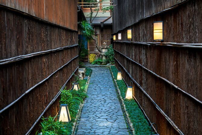 Kyoto Photography Masterclass - Private Photography Lesson - Gion Corner and Minamiza Theater