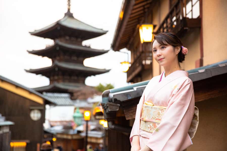 Kyoto: Photoshoot in a Machiya(Townhouse) in Kimono - Wearing your kimono beyond the photoshoot