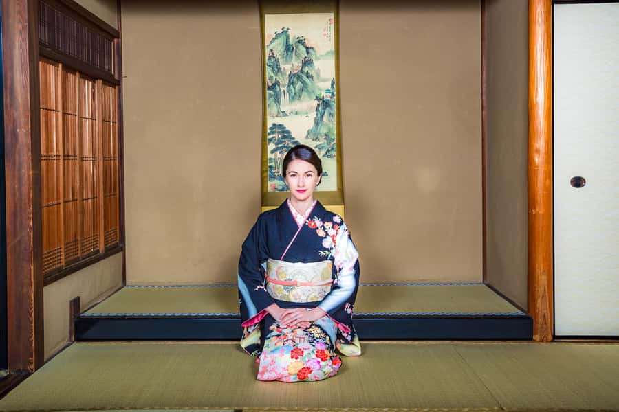 Kyoto: Premium Kimono Rental for 1 day to stroll around - The one-hour dressing appointment