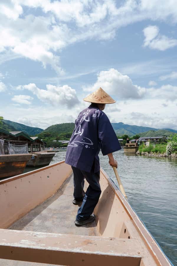 Kyoto: Private Boat Cruise with Shamisen and Games - Meeting a former maiko on the water