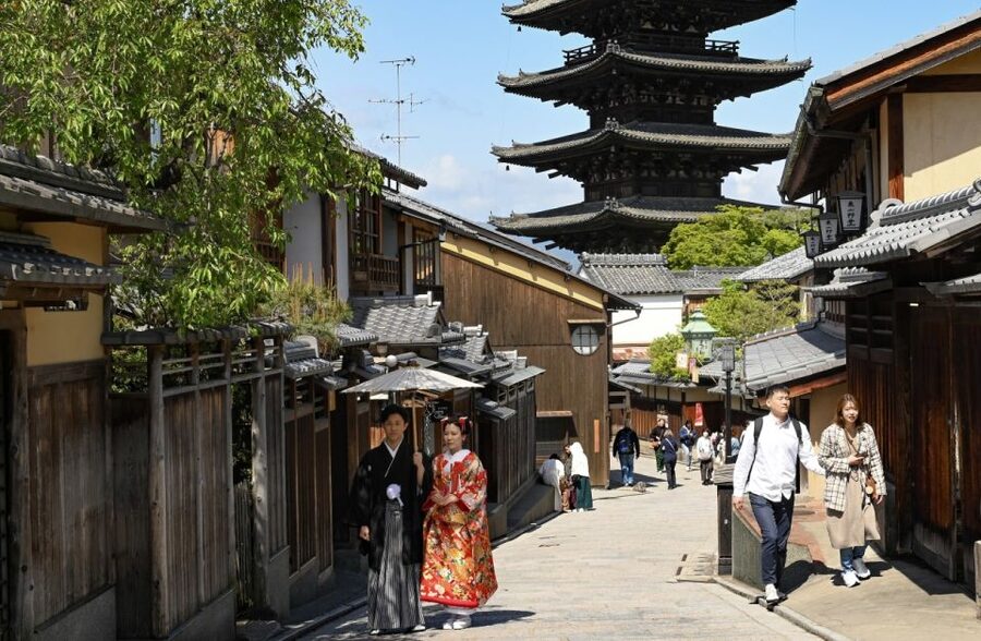 Kyoto: Private Customized Walking Tour with a Local Insider - Gion and the city’s traditional side