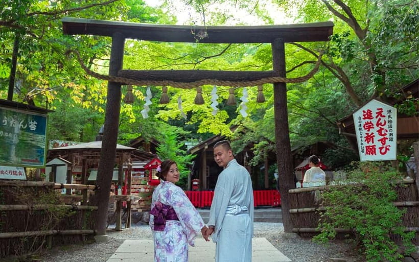 Kyoto: Private Photoshoot Experience in Arashiyama Bamboo - What the photographer adds to the experience
