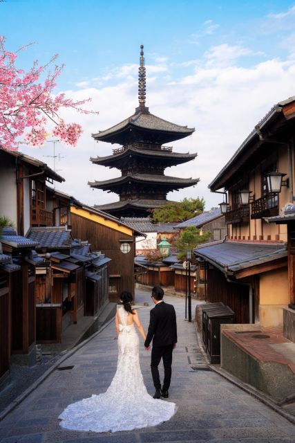 Kyoto: Private romantic photoshoot for couples - What Bernard and Cici add to the experience