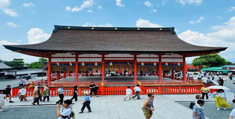 Kyoto:Private Tour/Luxury Vehicle with Guide & photographer - Kinkakuji, the Golden Pavilion