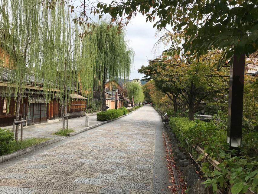 Kyoto: Private Walking Tour with Kiyomizu Temple & Gion - Kiyomizu Temple and the famous wooden observatory