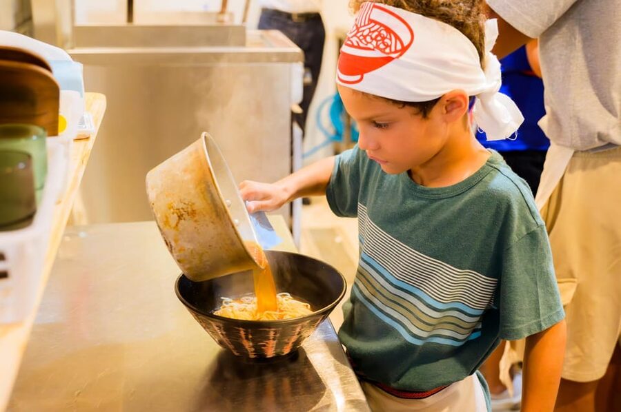Kyoto: Ramen Cooking Class at a Ramen Factory with Souvenir - Preparing chicken and choosing the soup