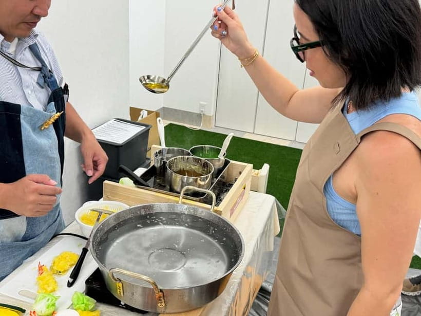 Kyoto: Replica food making experience - Finding the workshop near the crab sign