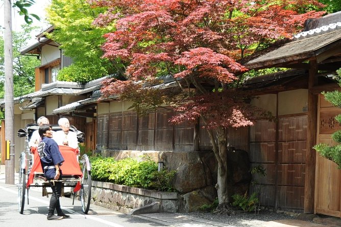 Kyoto Rickshaw Tour - Entering the geisha district and traditional town houses