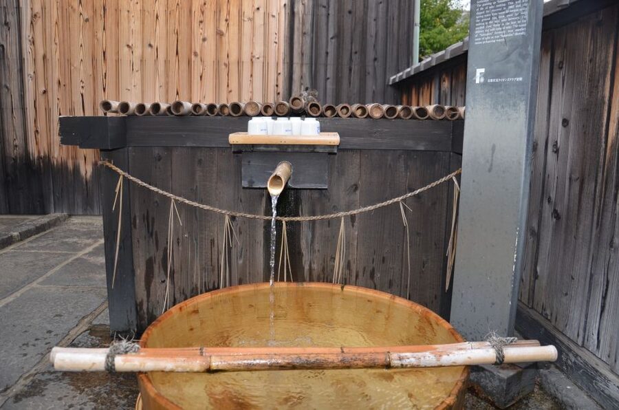 Kyoto Sake Brewery Tour - Shopping with a guide nearby