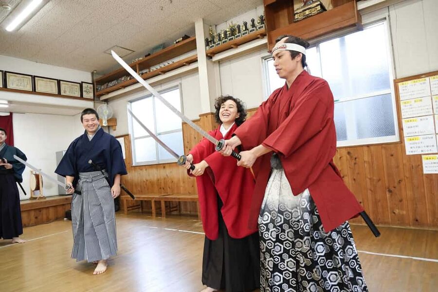 Kyoto : Samurai Sword Experience at Myokaku-ji Temple - Sword instruction: from grip to staged movement