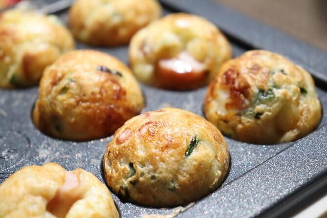 Kyoto Sushi & Takoyaki Cooking Class near Gion and Kiyomizu-dera! - Meeting HANA and learning through food