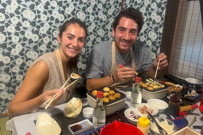 Kyoto Sushi & Takoyaki Cooking Class near Gion and Kiyomizu-dera! - Making rolled sushi by hand