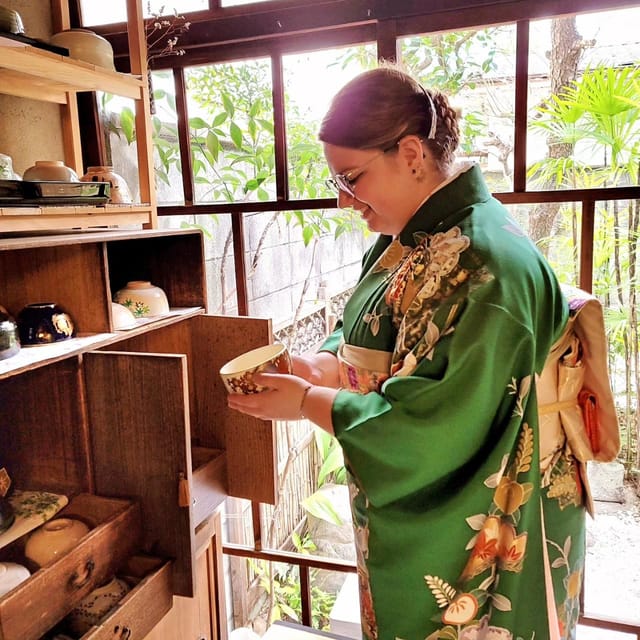 Kyoto: Table-Style Tea Ceremony at a Kyo-Machiya - Making your own creamy matcha