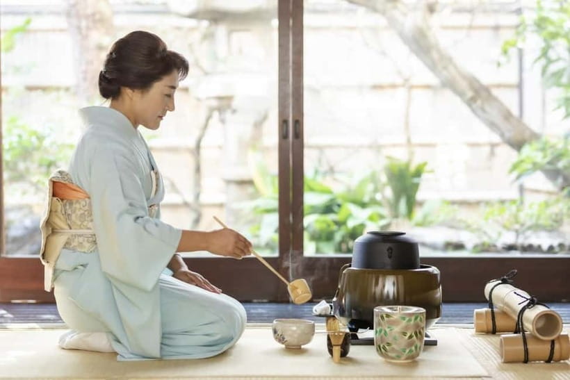 Kyoto: Tea Ceremony in 100-year-old Kyo-Machiya Townhouse - The tea master and English explanation