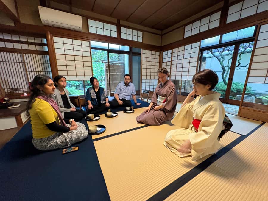Kyoto: Tea Ceremony, in traditional Japan house (ENG/ES/NLD) - Sitting on the floor, socks, and matcha caffeine