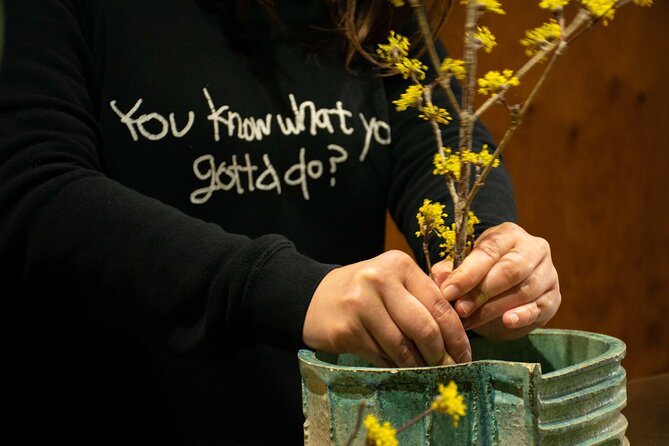 Kyoto Tea ceremony with Japanese Flower Arrangement Ikebana - Choosing flowers for your own arrangement