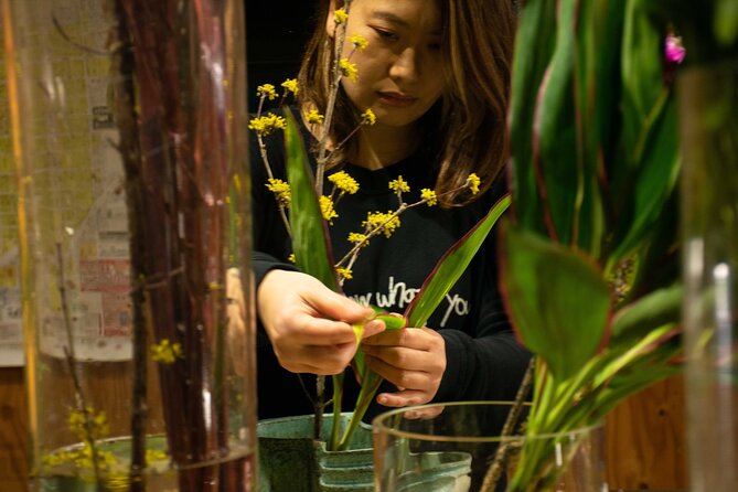 Kyoto Tea ceremony with Japanese Flower Arrangement Ikebana - Tea ceremony in a traditional room