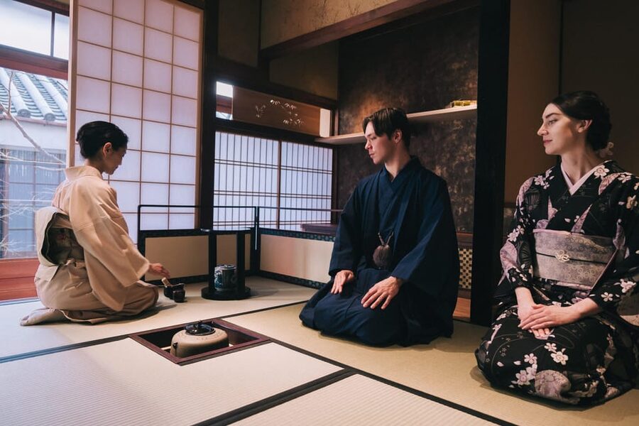 Kyoto: Tea Ceremony with Kimono and Photoshoot - Kimono fitting and the first photographs