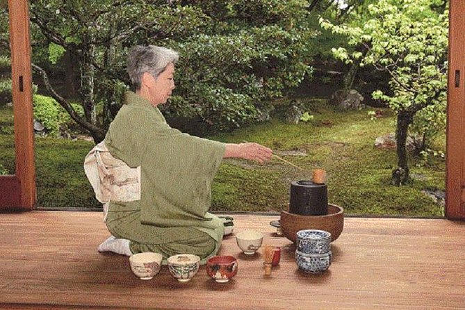 KYOTO Tea Ceremony with kimono near by Imamiya Jinjya Shrine - Choosing a kimono in Nishijin
