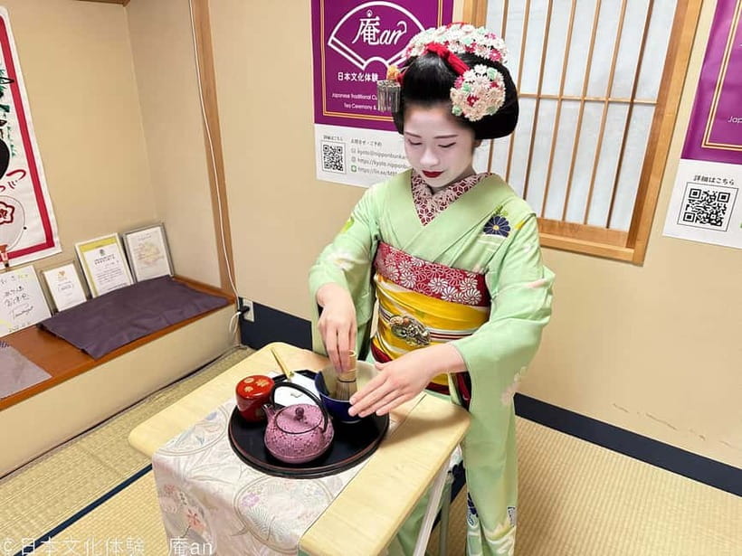 Kyoto: Tea Ceremony with Maiko - Watching the matcha demonstration