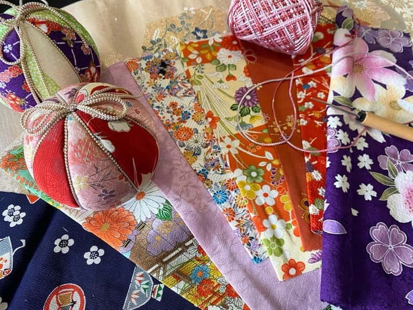 Kyoto: Traditional Kimono Fabric Handicrafts Workshop - Choosing Five Kimono Fabrics