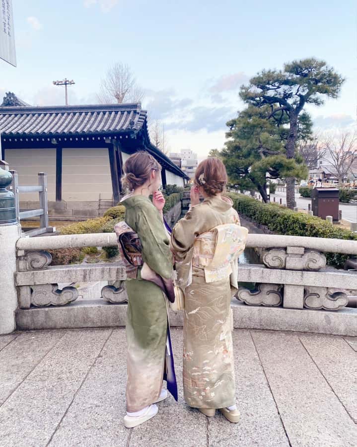 Kyoto: Traditional Kimono Rental with Seasonal Kimono - Getting dressed takes patience