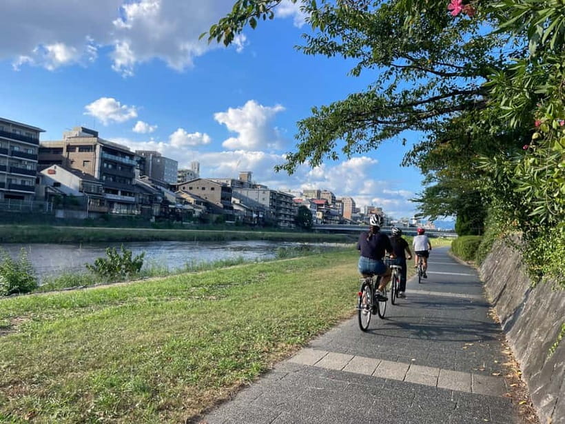 Kyoto : True Kyoto Avoid the crowds E-Bike Tour - Who should book this Kyoto e-bike tour?