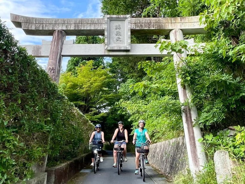 Kyoto : True Kyoto Avoid the crowds E-Bike Tour - Starting at Raku-chari’s Sanjo branch