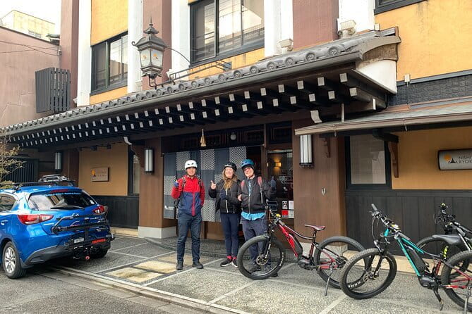Kyoto & Uji: Full Day Sightseeing Tour from Osaka or Kyoto - Yasaka Koshindo and its colorful monkey charms