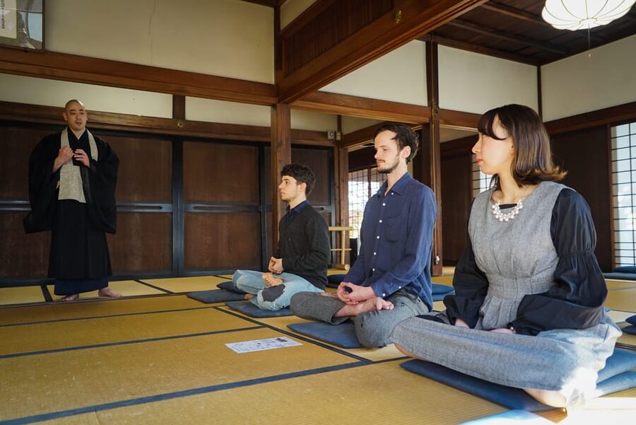 Kyoto: Zen Meditation and Garden Tour at a Temple with Lunch - Meeting your guide near Tofukuji Station