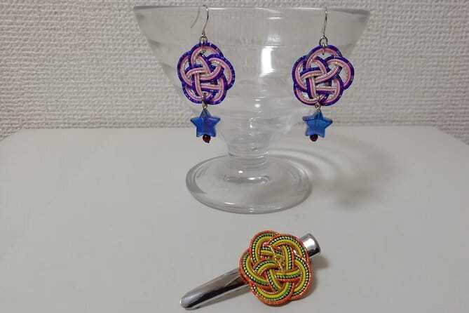 Let's make Japanese accessories with Mizuhiki - Choosing an accessory from the samples