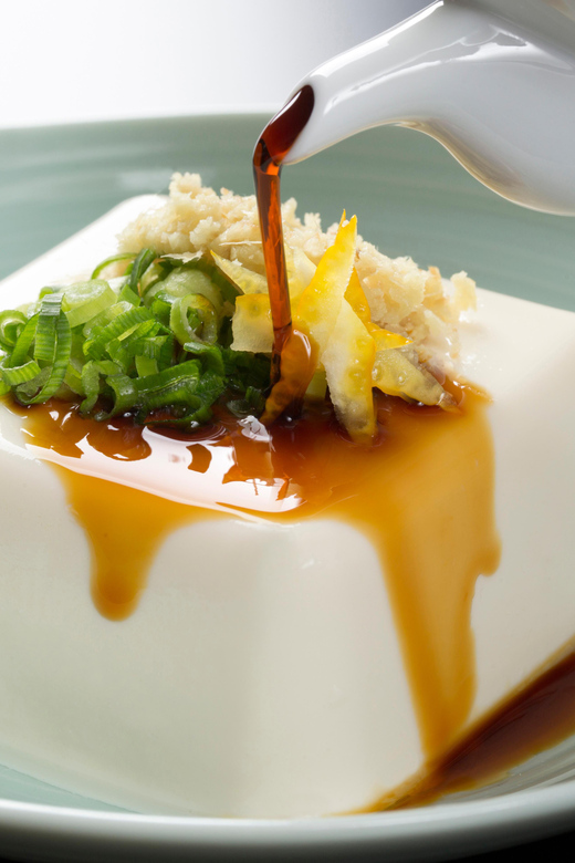 Making Fresh To-fu from soybeans in Kyoto - Making tofu from soybeans by hand