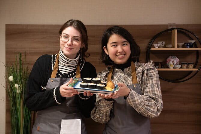 Nishiki Market, Private Sushi class & Sake Tasting in Townhouse - From the market to a restored Kyomachiya