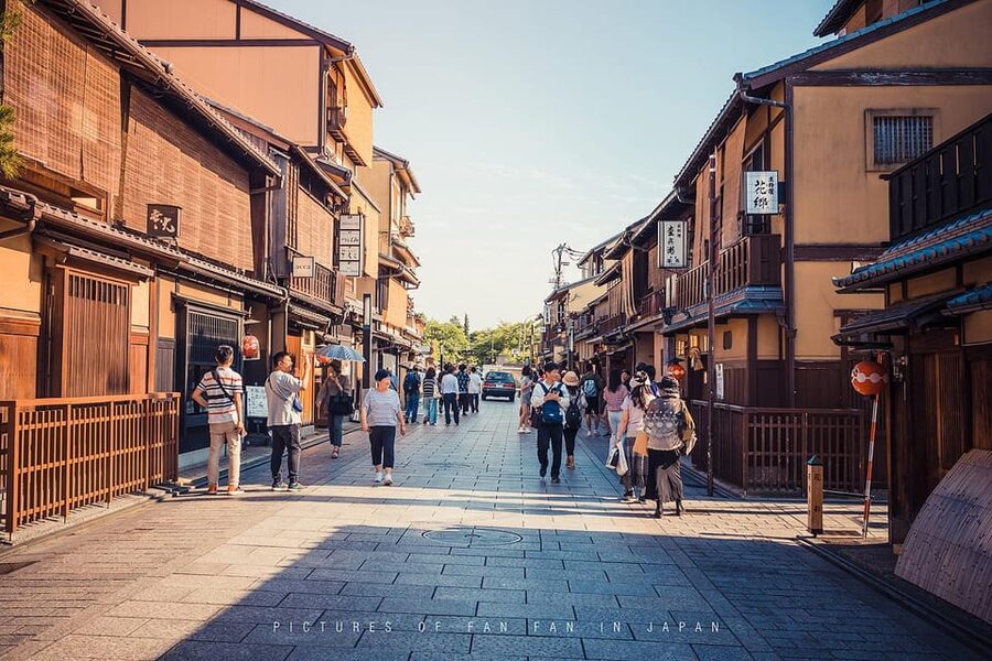 One Day Private Customized Self-Guided Tour in Kyoto - Nishiki Market: a useful lunch stop with limits