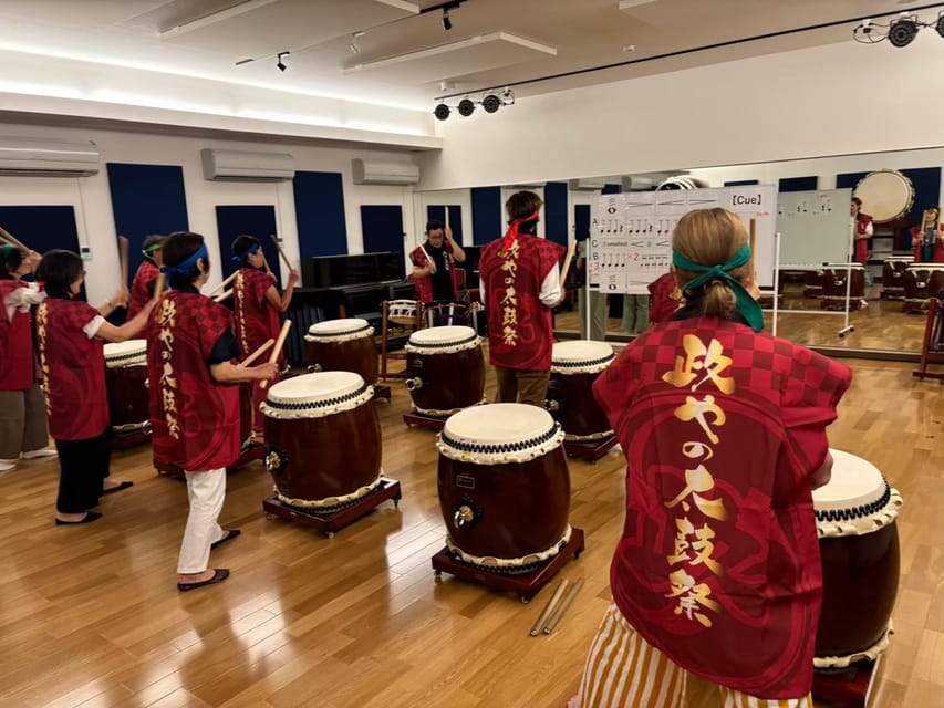 Osaka: Japanese Drum Taiko Workshop - The professional performance sets the bar