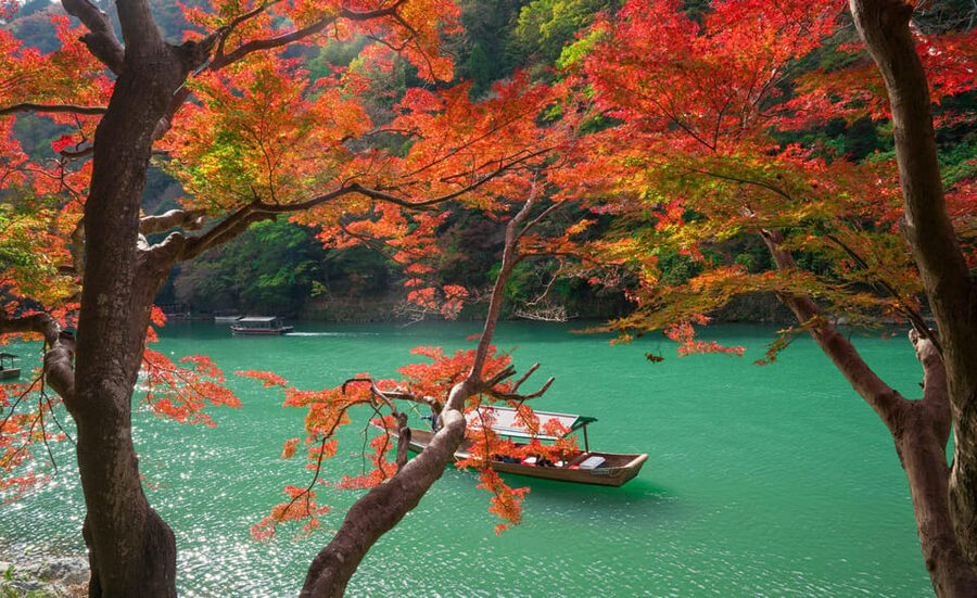 Osaka/Kyoto: Katsuoji, Kinkakuji, Arashiyama 1-Day Bus Tour - Kinkakuji closes the day in gold