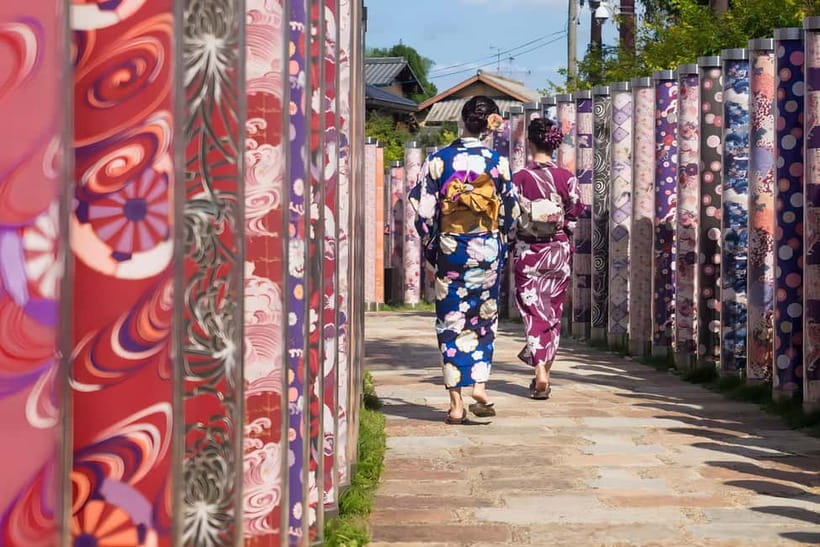 Osaka to Kyoto: Arashiyama Bamboo Grove Small Group Tour - Kimono Forest and its colorful pillars