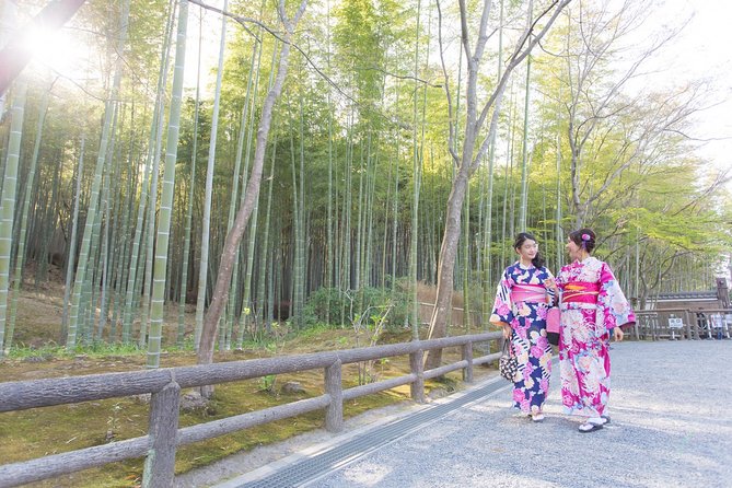 Photo Shoot with a Private Vacation Photographer in KYOTO, JAPAN - Arashiyama: a scenic choice for a longer session