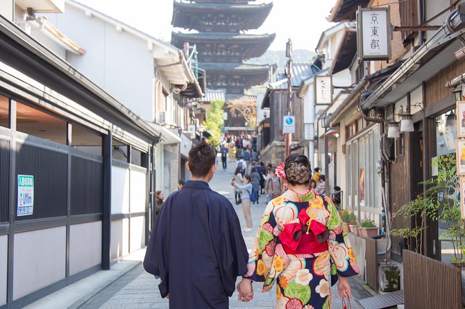 Photo Shoot with a Private Vacation Photographer in KYOTO, JAPAN - Pontocho: a compact city setting