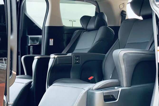 Private arrival transfer from Osaka Itami International airport to Kyoto City - Choosing between a sedan and a nine-passenger van