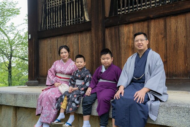 Private Customized Tour with Local Guide In Kyoto - Yasakanoto Pagoda and the classic Kyoto photograph