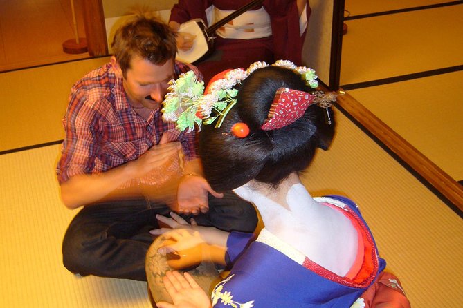 Private Dinner with a Geisha - Starting at Minamiza and walking through Gion