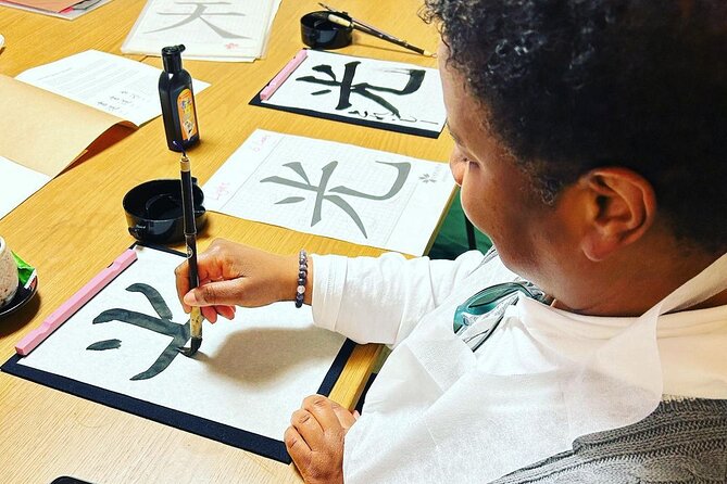 Private Japanese Calligraphy in Kyoto – Learn Shodō with a Master - Learning from a teacher with decades of practice