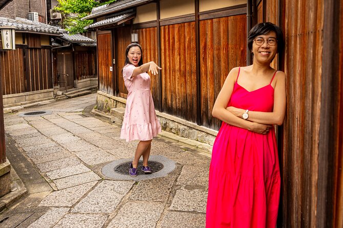 Private Photoshoot Experience in Kyoto ( Gion ) - Yasaka Koshindo’s colorful details