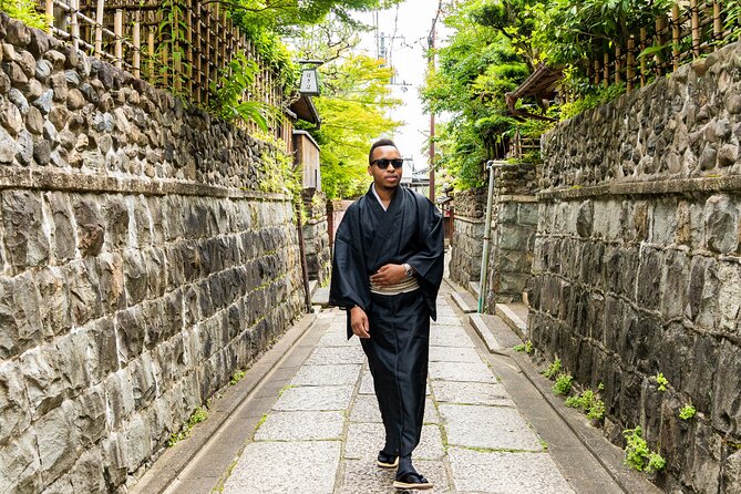 Private Photoshoot Experience in Kyoto ( Gion ) - How the photographer shapes the session