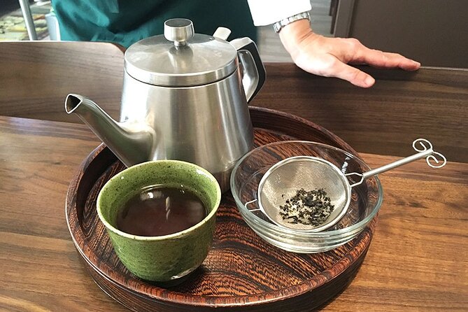 Private Ramen or Gyoza Cooking Class in Kyoto with Chef Midori - The home setting, including the cat