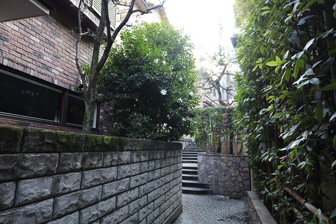 Private Walking Tour: The Little Kyoto of Tokyo, Kagurazaka - Ushigome Gate and the size of Edo Castle