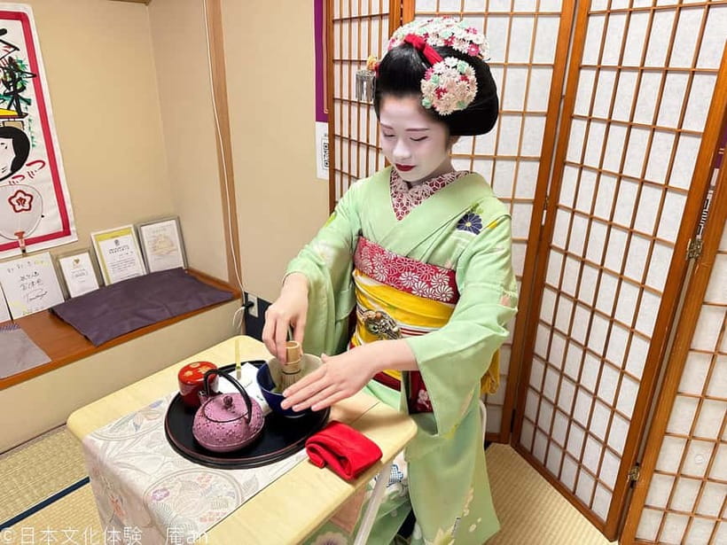 Simple Plan with Maiko - The tea ceremony demonstration, not a tea-making lesson